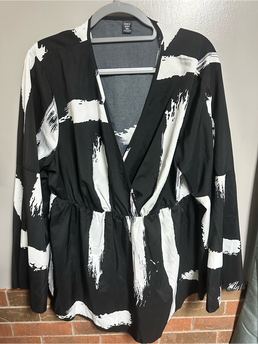 SHEIN Black & White Abstract Brushstroke Wrap Tunic
